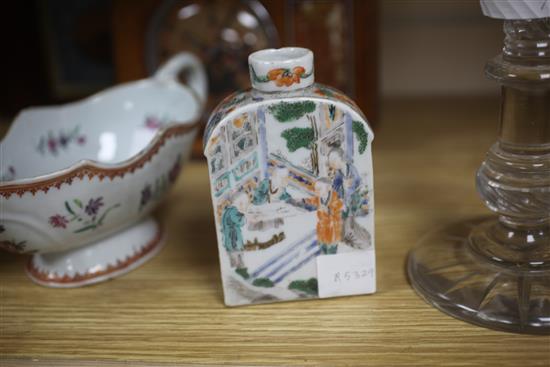 A Chinese export sauce tureen and a tea caddy